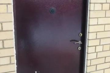 Установка металлических дверей