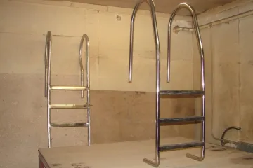 Лестница для бассейна 