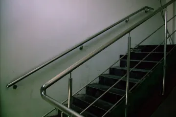 Турник пристенный металлический