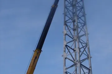 Монтаж металлической мачты